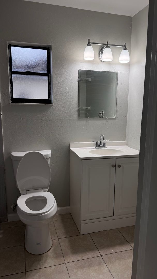 Building Photo - Move-In Ready 2BR/2BA Home with Modern Updates & Prime Zephyrhills Location!
