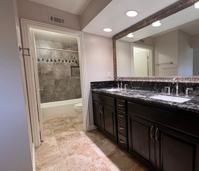 Building Photo - Newly updated 3-bedroom, 2.5-bath Hampton ...