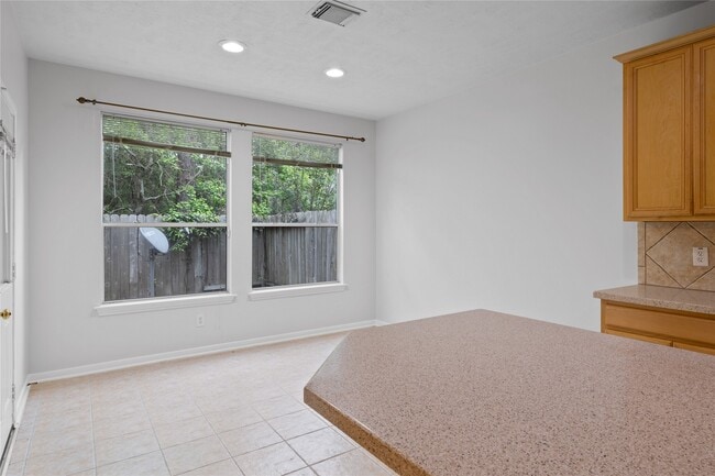 Building Photo - 107 W Burberry Cir