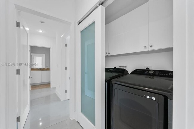 Building Photo - 901 Brickell Key Blvd