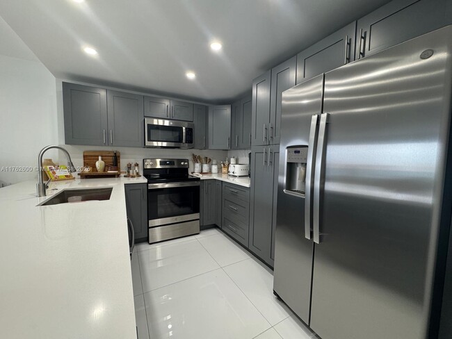 Building Photo - 3800 S Ocean Dr
