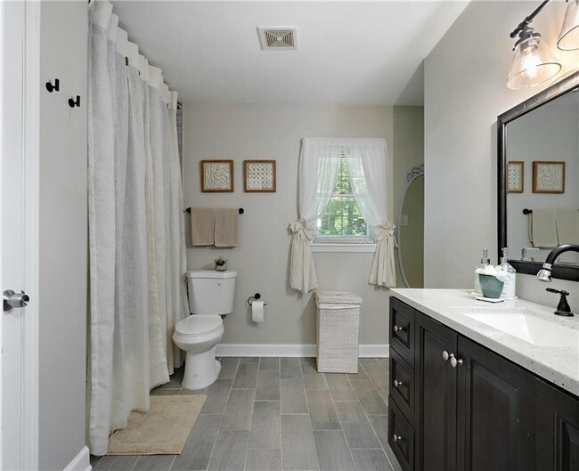 Building Photo - 1025 Hilburn Dr SE