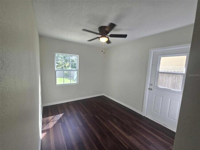 Building Photo - 4302 Venice Dr