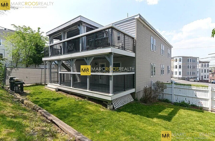 Building Photo - 237 Trenton St