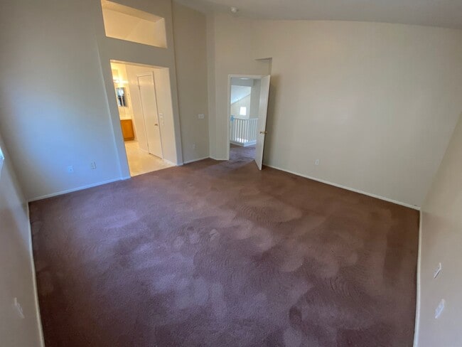 Building Photo - 4 bedroom/3 bath home located in Henderson