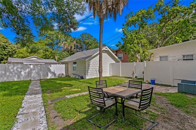 Building Photo - 819 11th St N