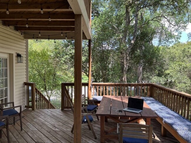 Building Photo - 501 Westbrook Dr