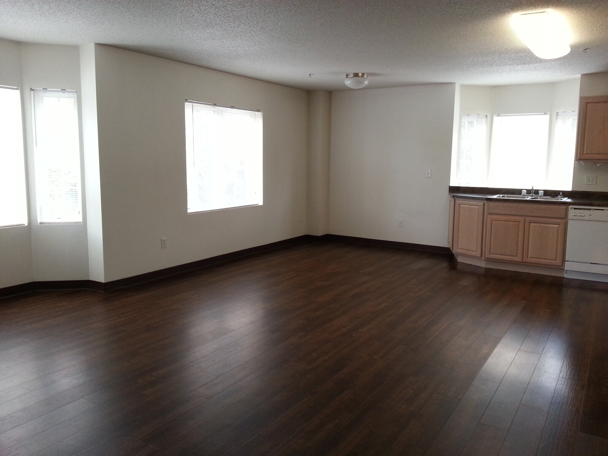 Building Photo - 943 S Gilbert St