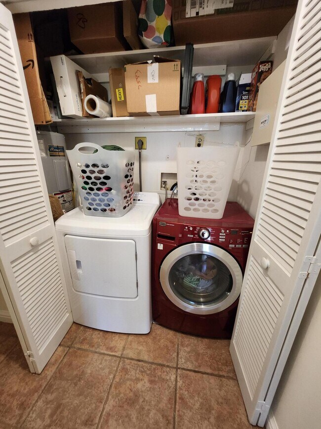 Building Photo - 5705 Fox Hollow Dr