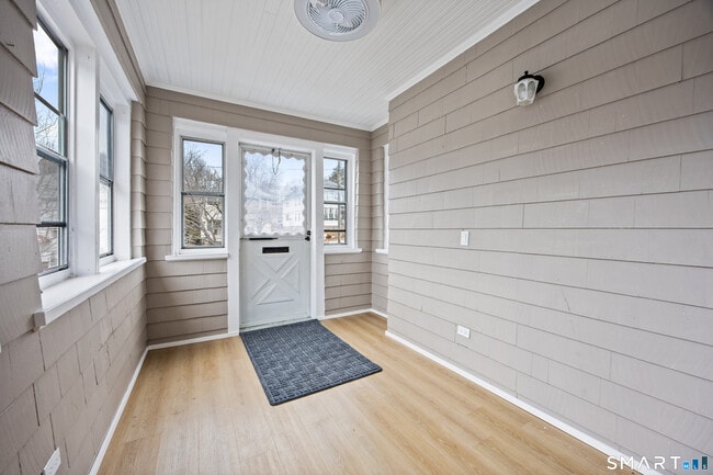 Building Photo - 87 Putnam St