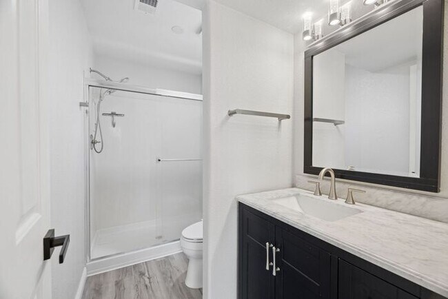 Building Photo - 1057 S Jamaica Way