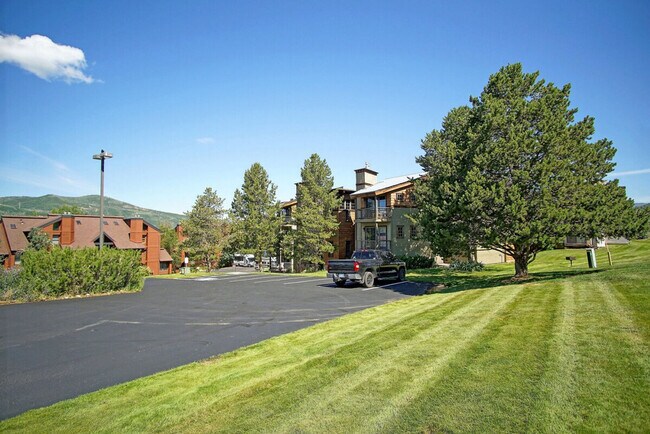 Building Photo - 2933 Mountaineer Cir
