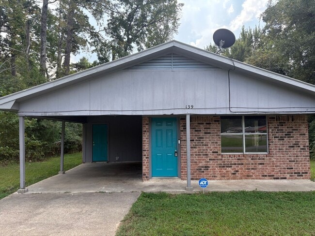 Building Photo - Spacious 3 bedroom/1.5 bath house in Mansfield, LA!