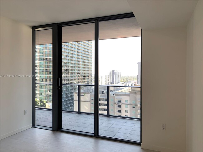 Building Photo - 1000 Brickell Plaza