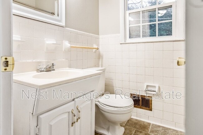 Building Photo - 828 Pilot Ave