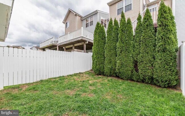 Building Photo - 222 Mary Jane Ln