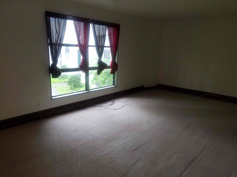 Building Photo - 8403 Buffalo Ave