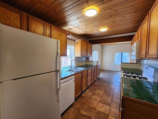 Building Photo - 212 Tesuque Dr