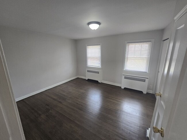 Building Photo - Spacious, Private, A Must-See Home in a Pr...