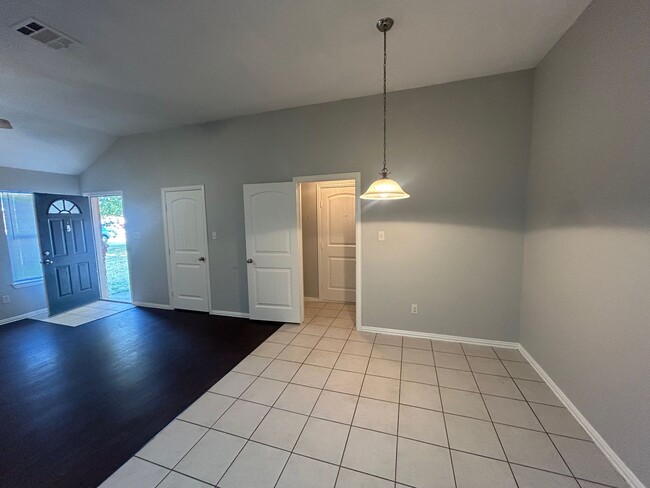 Building Photo - 108-110 Prosperity