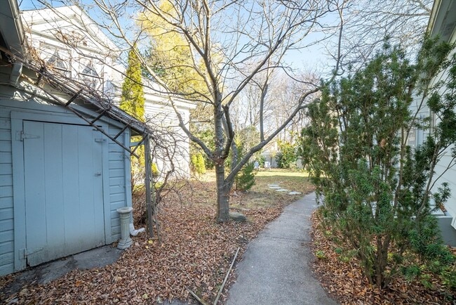 Building Photo - 47 Florence St