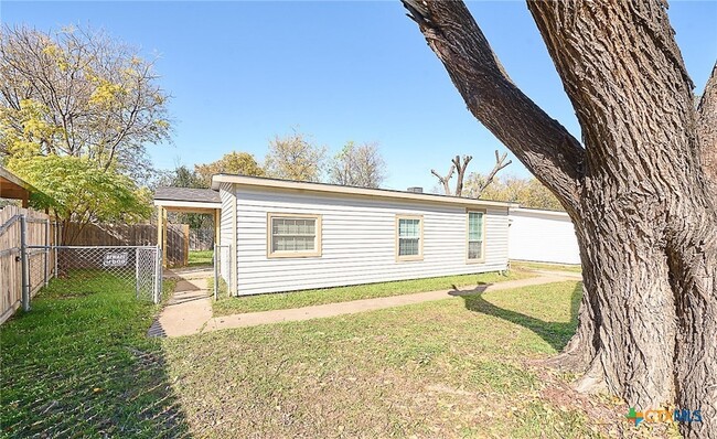 Building Photo - 919 Southside Dr