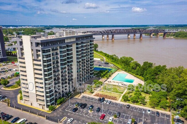 Building Photo - 655 Riverside Dr