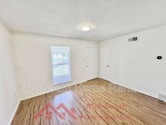 Building Photo - 1185 Deer Trail Ln