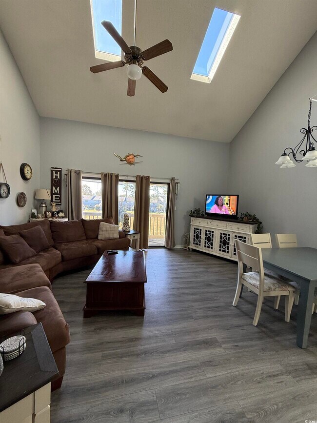 Building Photo - 1065 Plantation Dr W