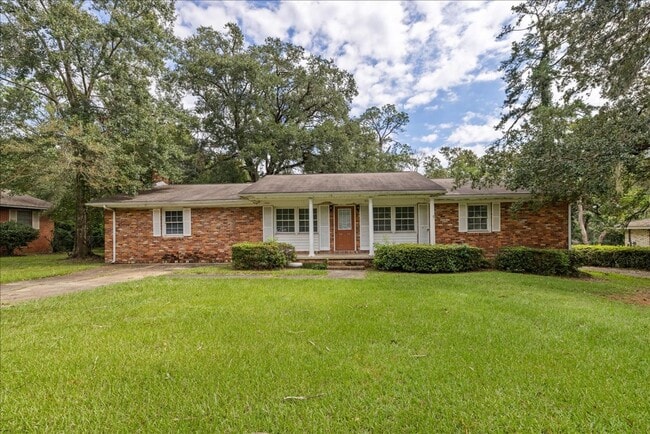 Building Photo - Beautiful 4 bedroom home near FSU - Move I...