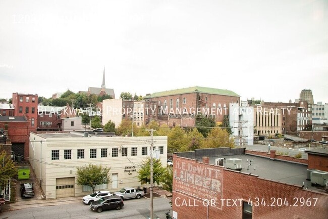 Building Photo - 1208 Commerce St