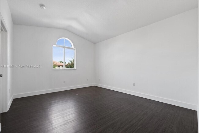 Building Photo - 1180 NE 41st Ave