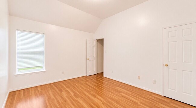 Building Photo - 423 Blossomwood Dr