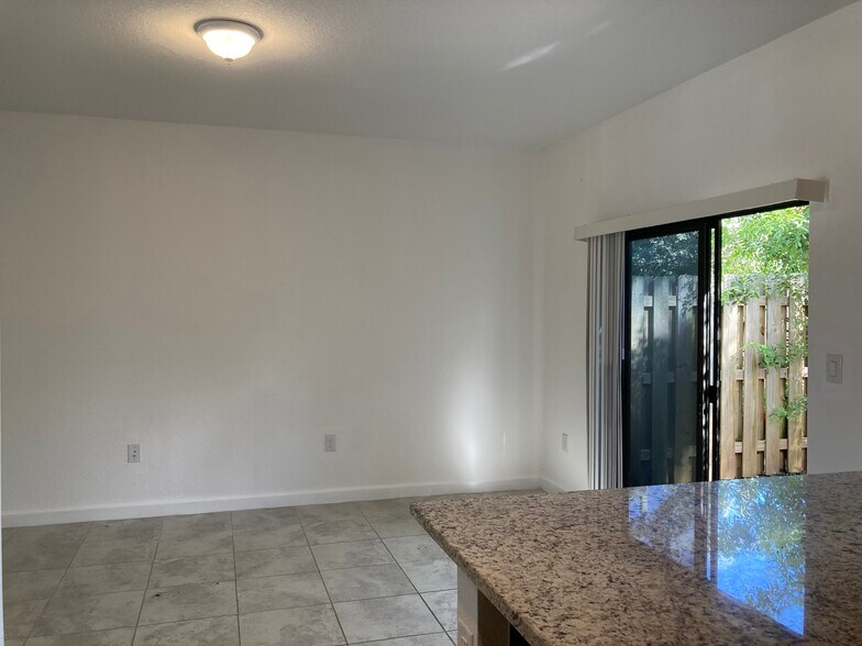 Building Photo - 390 NE 208th Ter