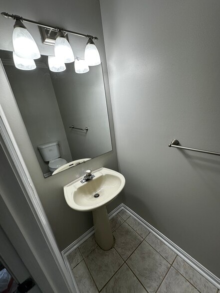 Building Photo - 1227 Athens Ct