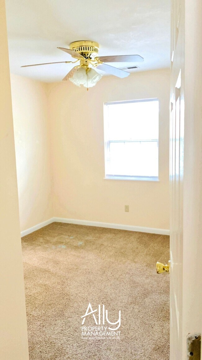 Building Photo - 506 Moseley Dr