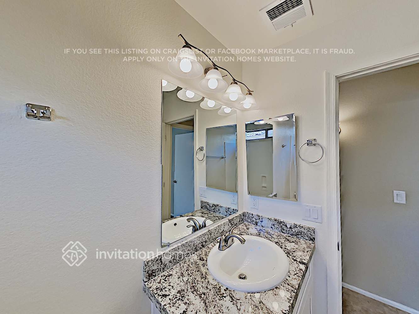 Building Photo - 1135 E Vernoa St