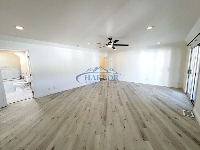 Building Photo - 5933 Dagwood Ave