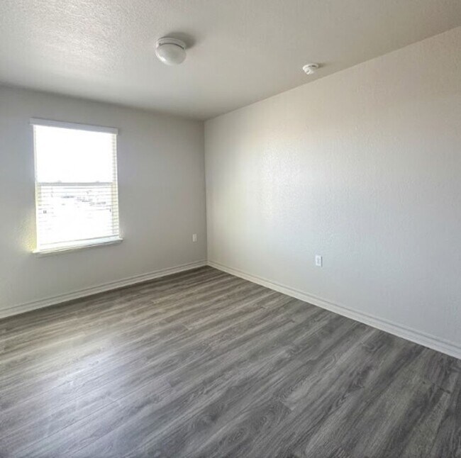 Building Photo - 1806 Los Olivios Wy