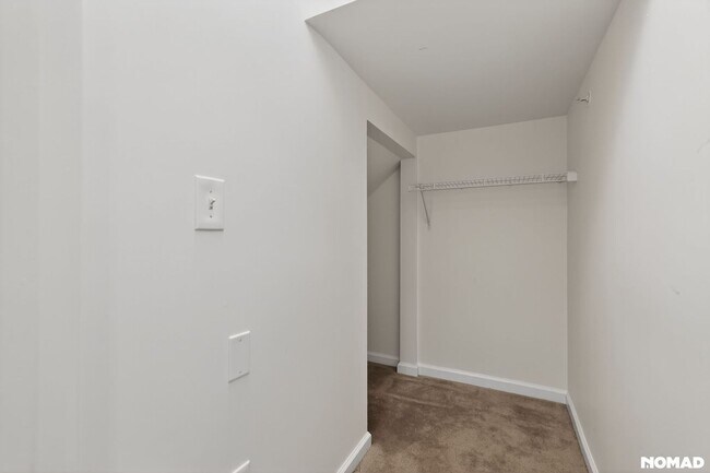 Building Photo - 235 River Green Ave