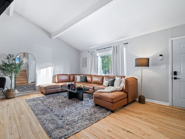 Building Photo - 670 Treeside Dr