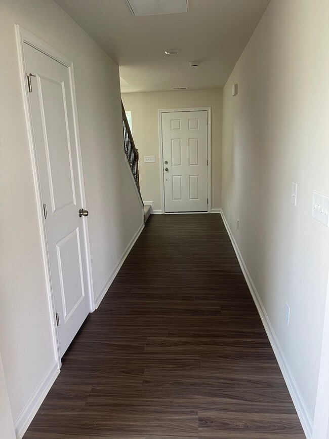 Hall/Front Door - 107 Broadtree Cir