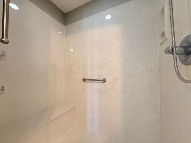 Building Photo - Live The Villages life: 3Bedrooms/2Baths furnished home with all the premier recreation access!