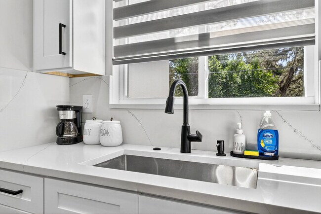 Building Photo - 319 Brentwood Dr