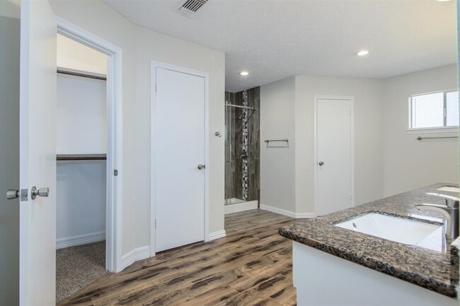 Building Photo - 2716 Pinecone Ln