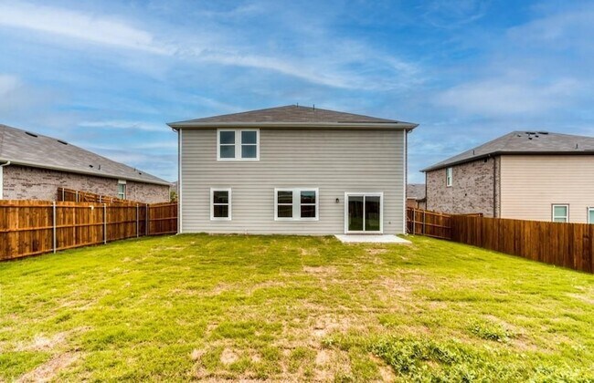 Building Photo - 720 Holly St