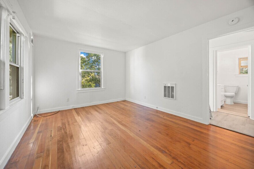 Building Photo - 1816 Carleton St