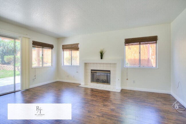 Building Photo - Beautiful 3 Bed / 2.5 Bath Home in the Corona-Norco Unified School District