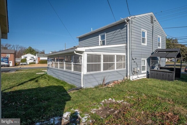 Building Photo - 312 N Hammonds Ferry Rd