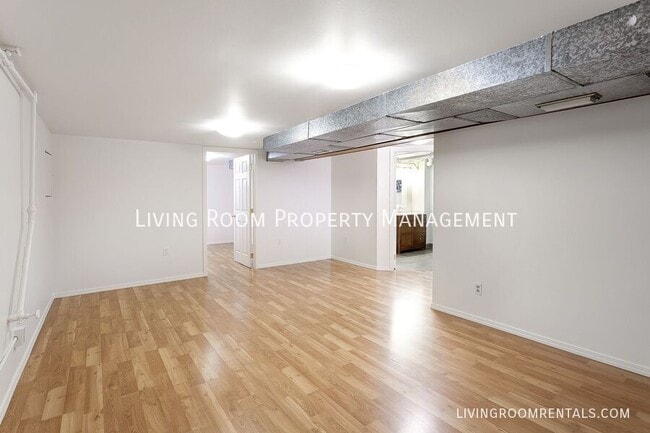 Building Photo - 7034 N Wilbur Ave